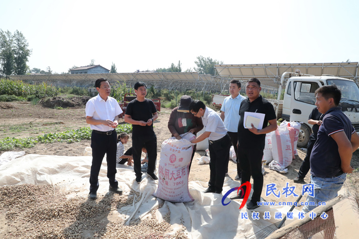 市人大常委會副主任、縣委書記姬脈常到白云寺鎮(zhèn)調(diào)研脫貧攻堅(jiān)工作