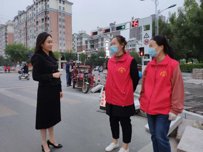 副縣長(zhǎng)朱琳走訪慰問(wèn)堅(jiān)守一線的交通勸導(dǎo)志愿者 副縣長(zhǎng)朱琳走訪慰問(wèn)堅(jiān)守一線的交通勸導(dǎo)志愿者