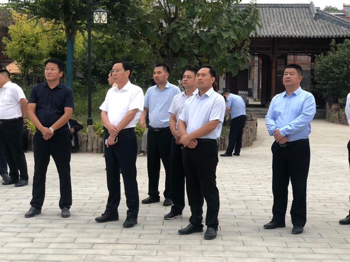 市人大常委會(huì)副主任、縣委書(shū)記姬脈常調(diào)研人居環(huán)境改善及有機(jī)農(nóng)業(yè)示范園建設(shè)工作