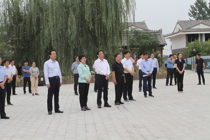 商丘市2020年第二次農(nóng)村人居環(huán)境整治暨農(nóng)業(yè)產(chǎn)業(yè)觀摩組蒞民觀摩 商丘市2020年第二次農(nóng)村人居環(huán)境整治暨農(nóng)業(yè)產(chǎn)業(yè)觀摩組蒞民觀摩