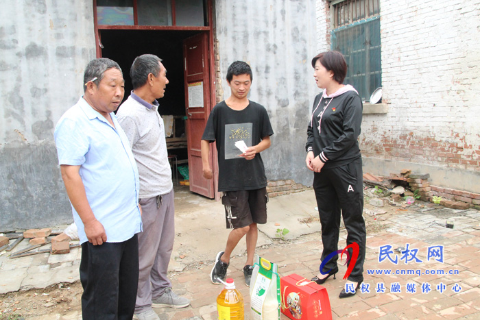 褚廟鄉(xiāng)節(jié)前慰問特困戶濃濃關(guān)懷暖人心 褚廟鄉(xiāng)節(jié)前慰問特困戶濃濃關(guān)懷暖人心