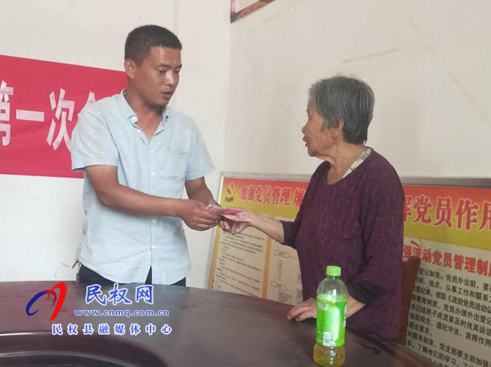 褚廟鄉(xiāng)九股柳村:發(fā)放土地流轉金村民吃下“定心丸” 褚廟鄉(xiāng)九股柳村:發(fā)放土地流轉金村民吃下“定心丸”