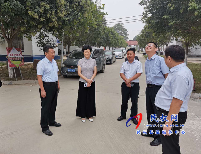 縣人大常委會(huì)主任周燕到花園鄉(xiāng)調(diào)研創(chuàng)文工作 縣人大常委會(huì)主任周燕到花園鄉(xiāng)調(diào)研創(chuàng)文工作
