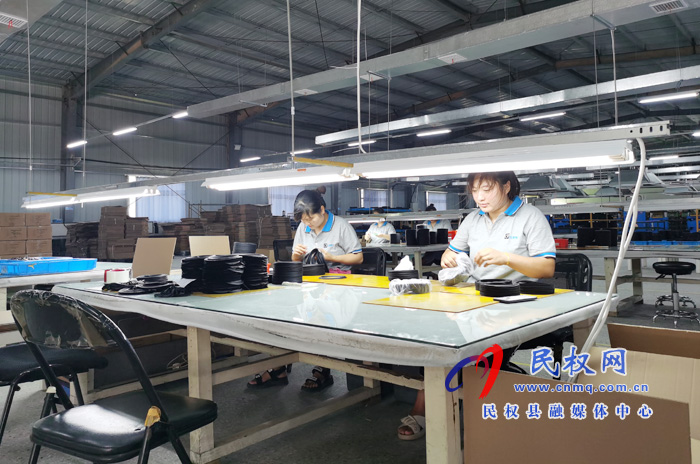 王莊寨鎮(zhèn):扶貧車間建村頭顧家掙錢兩不愁 王莊寨鎮(zhèn):扶貧車間建村頭顧家掙錢兩不愁