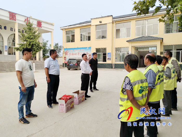 花園鄉(xiāng):中秋慰問環(huán)衛(wèi)工人真情傳遞節(jié)日問候 花園鄉(xiāng):中秋慰問環(huán)衛(wèi)工人真情傳遞節(jié)日問候