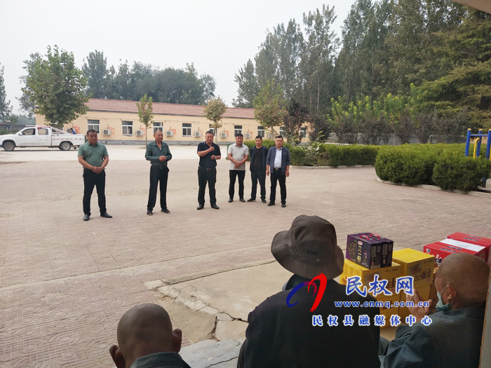 野崗鎮(zhèn):黨政慰問(wèn)雙節(jié)到 敬老院內(nèi)人歡笑 野崗鎮(zhèn):黨政慰問(wèn)雙節(jié)到 敬老院內(nèi)人歡笑