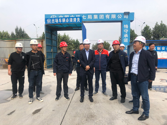 縣委常委、常務副縣長李啟峰檢查安全生產(chǎn)及保障房建設工作