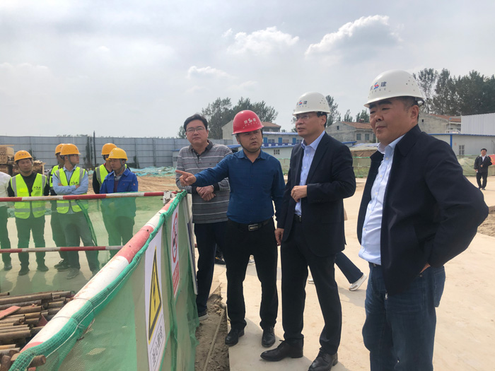 縣委常委、常務副縣長李啟峰檢查安全生產(chǎn)及保障房建設工作
