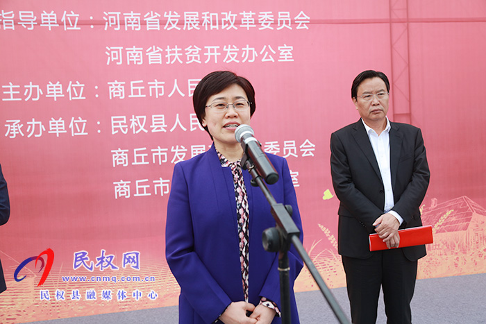 商丘市結(jié)對(duì)幫扶民權(quán)消費(fèi)扶貧展銷會(huì)暨現(xiàn)場(chǎng)簽約儀式活動(dòng)在我縣舉行 商丘市結(jié)對(duì)幫扶民權(quán)消費(fèi)扶貧展銷會(huì)暨現(xiàn)場(chǎng)簽約儀式活動(dòng)在我縣舉行