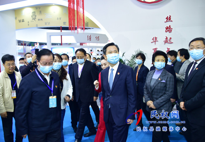 省委常委、宣傳部長江凌一行來到中原文博會商丘展區(qū)參觀