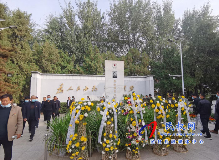 商丘市村(社區(qū))黨組織書記培訓(xùn)班赴蘭考縣開展現(xiàn)場教學(xué) 商丘市村(社區(qū))黨組織書記培訓(xùn)班赴蘭考縣開展現(xiàn)場教學(xué)