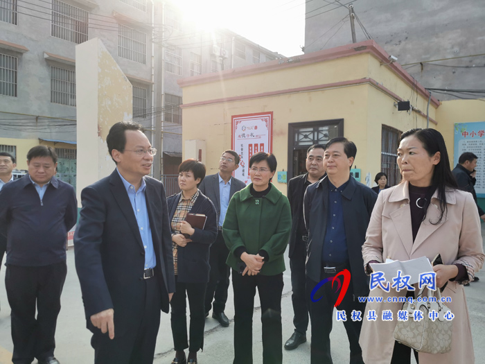 縣委常委、常務(wù)副縣長(zhǎng)李啟峰檢查文明城市創(chuàng)建推進(jìn)情況