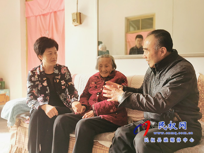 縣人大常委會主任周燕走訪慰問百歲老人 縣人大常委會主任周燕走訪慰問百歲老人