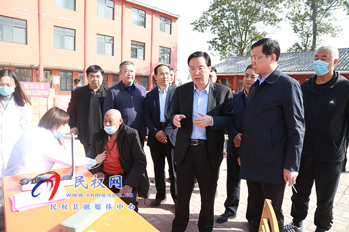 市人大常委會副主任、縣委書記姬脈常重陽節(jié)前夕慰問敬老院老人及百歲老人