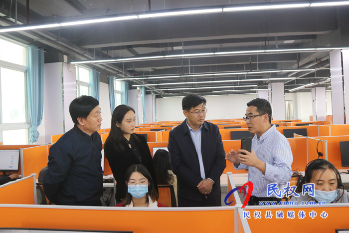 縣委副書記、縣長張團(tuán)結(jié)到我縣職教中心、阿里巴巴(民權(quán))客戶體驗(yàn)中心、電子商務(wù)產(chǎn)教融合基地調(diào)研