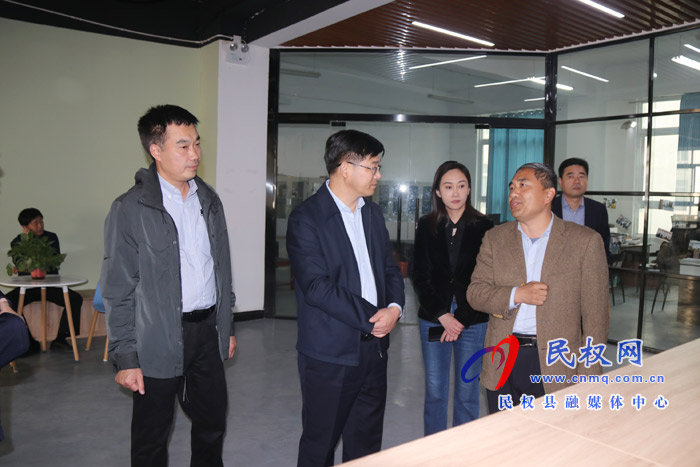 縣委副書記、縣長張團(tuán)結(jié)到我縣職教中心、阿里巴巴(民權(quán))客戶體驗(yàn)中心、電子商務(wù)產(chǎn)教融合基地調(diào)研