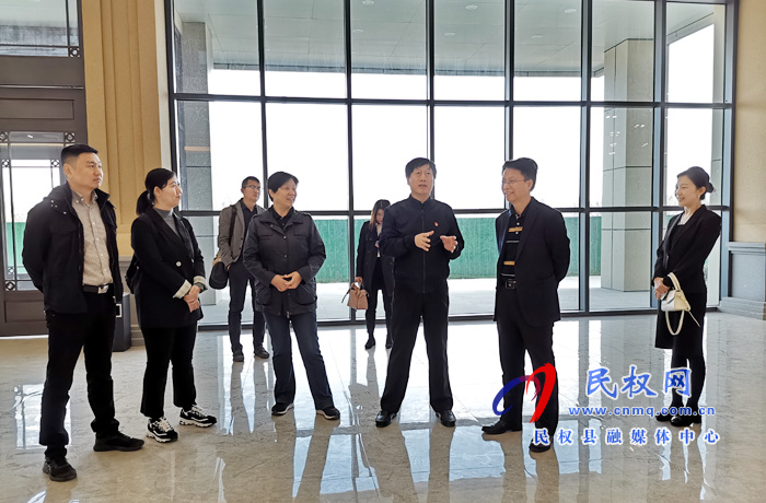 海關(guān)總署出版社張靜濤一行到我縣調(diào)研 海關(guān)總署出版社張靜濤一行到我縣調(diào)研