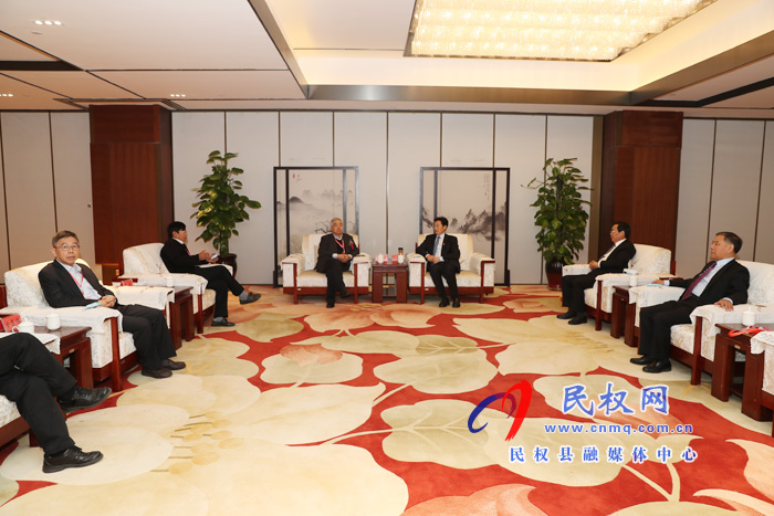市長張建慧與參加民權(quán)第六屆制冷裝備博覽會(huì)的嘉賓座談 市長張建慧與參加民權(quán)第六屆制冷裝備博覽會(huì)的嘉賓座談