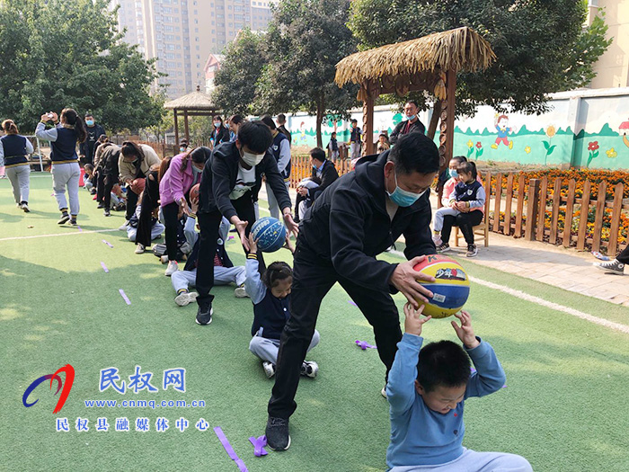 民東新區(qū)實(shí)驗(yàn)幼兒園舉行秋季親子趣味運(yùn)動(dòng)會(huì) 民東新區(qū)實(shí)驗(yàn)幼兒園舉行秋季親子趣味運(yùn)動(dòng)會(huì)