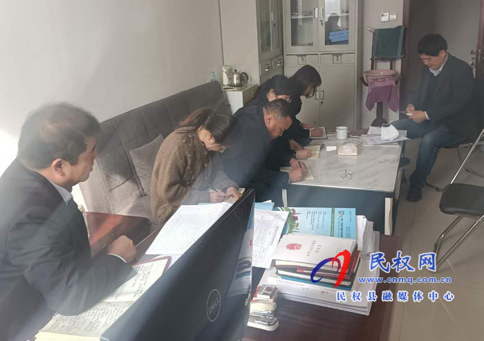 我縣各鄉(xiāng)鎮(zhèn)、（街道辦）縣直各單位傳達(dá)貫徹全縣脫貧攻堅(jiān)工作推進(jìn)會(huì)議精神