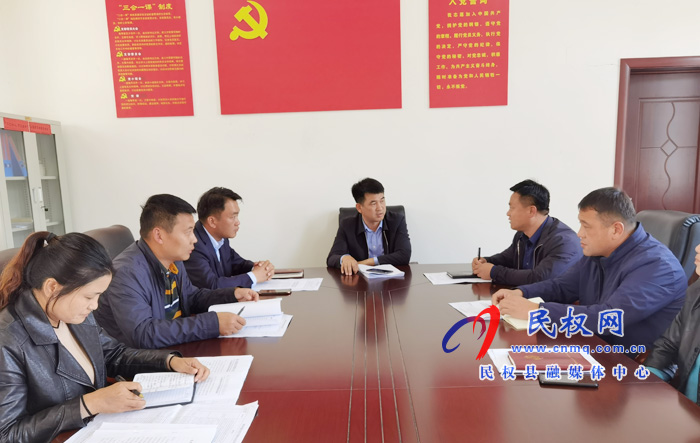 我縣各鄉(xiāng)鎮(zhèn)、（街道辦）縣直各單位傳達(dá)貫徹全縣脫貧攻堅(jiān)工作推進(jìn)會(huì)議精神