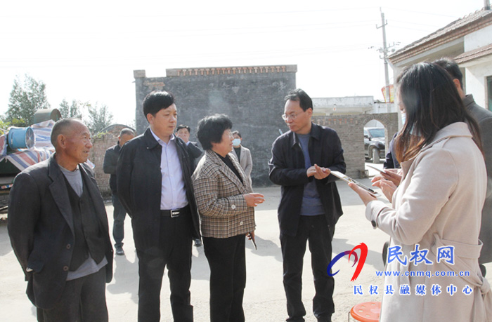 縣委常委、常務(wù)副縣長(zhǎng)李啟峰到林七鄉(xiāng)查看第七次全國(guó)人口普查工作