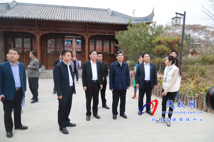 副省長(zhǎng)、市委書(shū)記王戰(zhàn)營(yíng)到民權(quán)縣聯(lián)系點(diǎn)開(kāi)展“三·五”基層工作日活動(dòng)