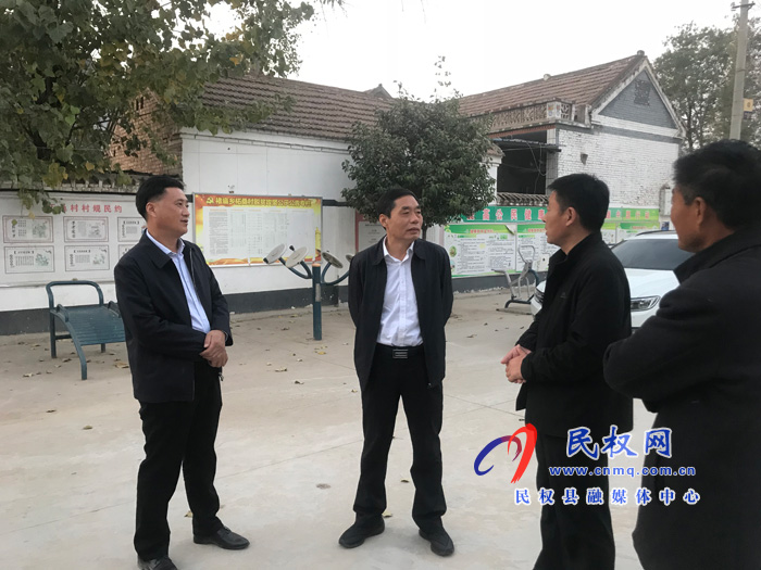 縣委常委、組織部長何玉明到褚廟鄉(xiāng)督導(dǎo)脫貧攻堅(jiān)工作