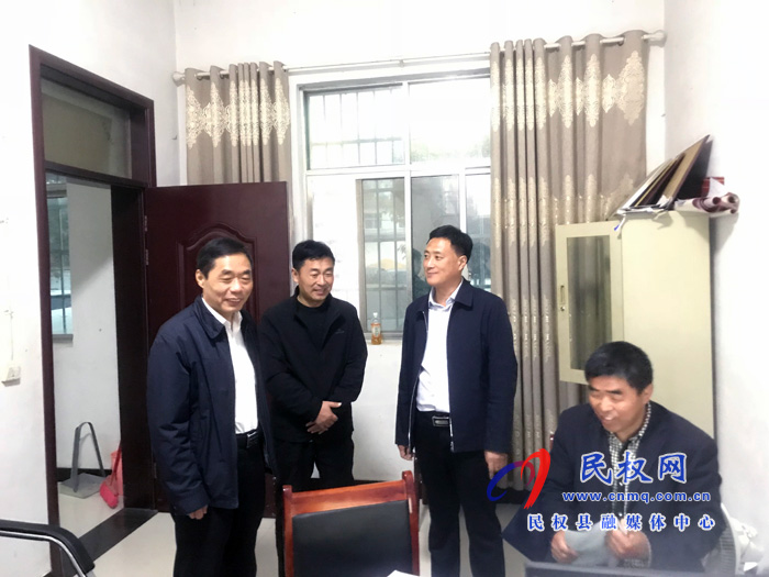 縣委常委、組織部長何玉明到褚廟鄉(xiāng)督導(dǎo)脫貧攻堅(jiān)工作