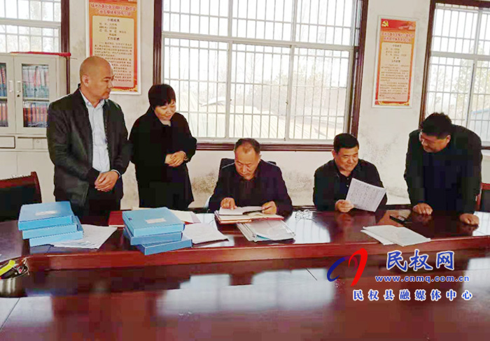 縣政協(xié)主席周明河到綠洲辦督導(dǎo)脫貧攻堅(jiān)工作 縣政協(xié)主席周明河到綠洲辦督導(dǎo)脫貧攻堅(jiān)工作