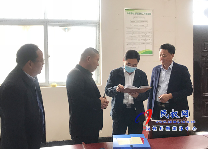 縣委常委、組織部長(zhǎng)何玉明到褚廟鄉(xiāng)督導(dǎo)脫貧攻堅(jiān)工作