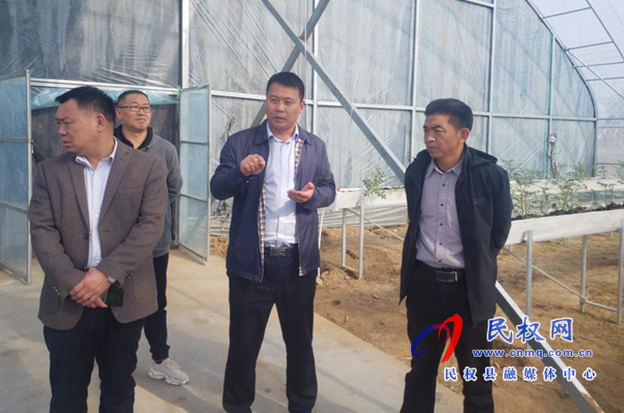 市發(fā)改委副調(diào)研員劉運(yùn)清一行到雙塔鎮(zhèn)高效農(nóng)業(yè)示范園視察工作 市發(fā)改委副調(diào)研員劉運(yùn)清一行到雙塔鎮(zhèn)高效農(nóng)業(yè)示范園視察工作