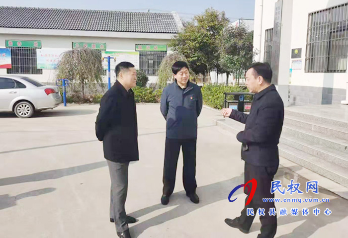 縣委常委、副縣長房季到龍?zhí)伶?zhèn)督導(dǎo)脫貧攻堅工作