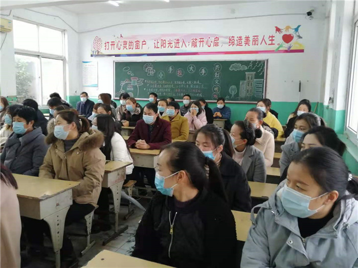 民權(quán)縣第三小學(xué)召開本學(xué)年首次家長會 民權(quán)縣第三小學(xué)召開本學(xué)年首次家長會