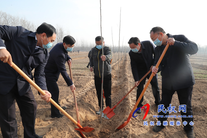 我縣組織開展冬季義務(wù)植樹活動(dòng) 我縣組織開展冬季義務(wù)植樹活動(dòng)