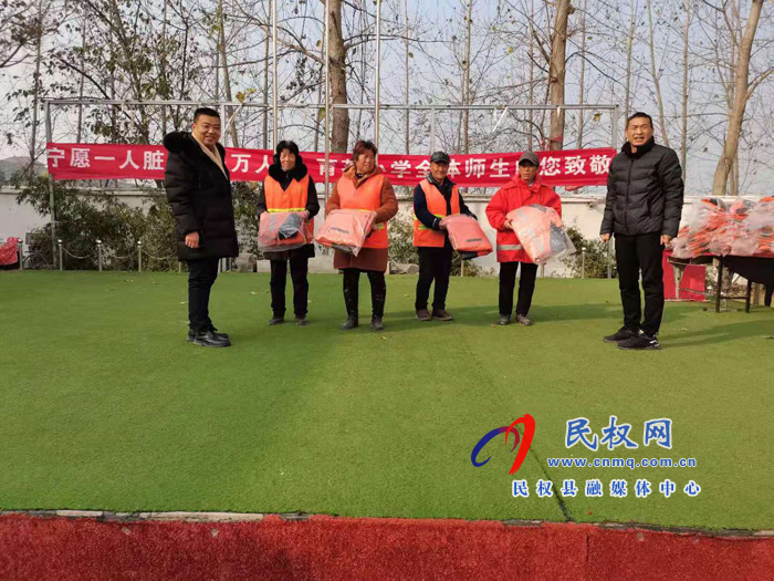 王莊寨鎮(zhèn):慰問環(huán)衛(wèi)工 共創(chuàng)秀美城 王莊寨鎮(zhèn):慰問環(huán)衛(wèi)工 共創(chuàng)秀美城