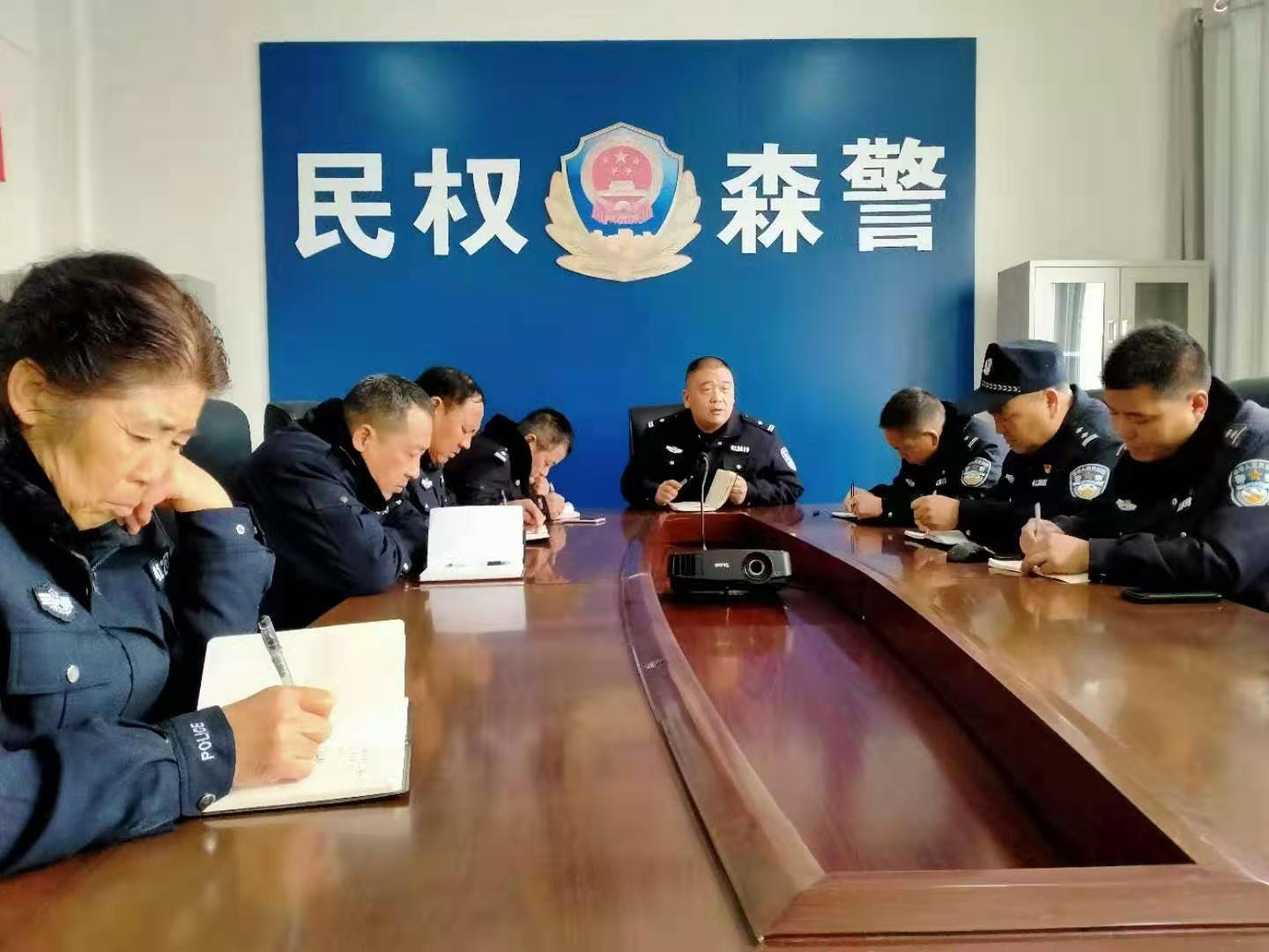 縣森林公安三舉措著力打造執(zhí)法隊伍新形象 縣森林公安三舉措著力打造執(zhí)法隊伍新形象