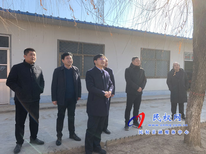 縣委副書記、縣長張團(tuán)結(jié)檢查森林防火工作