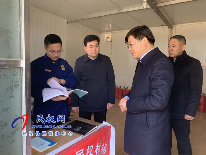 縣委副書記、縣長張團(tuán)結(jié)檢查森林防火工作
