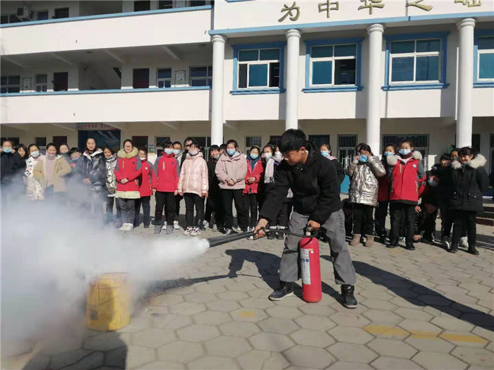 第三小學(xué)舉行消防安全滅火演練活動 第三小學(xué)舉行消防安全滅火演練活動