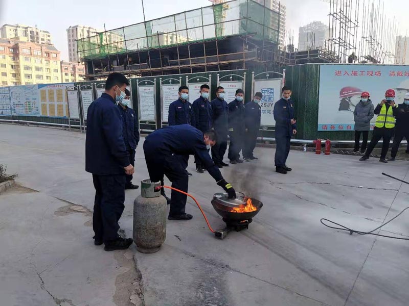 縣住建局開展建筑領(lǐng)域消防教育及應(yīng)急疏散預(yù)案演練活動 縣住建局開展建筑領(lǐng)域消防教育及應(yīng)急疏散預(yù)案演練活動