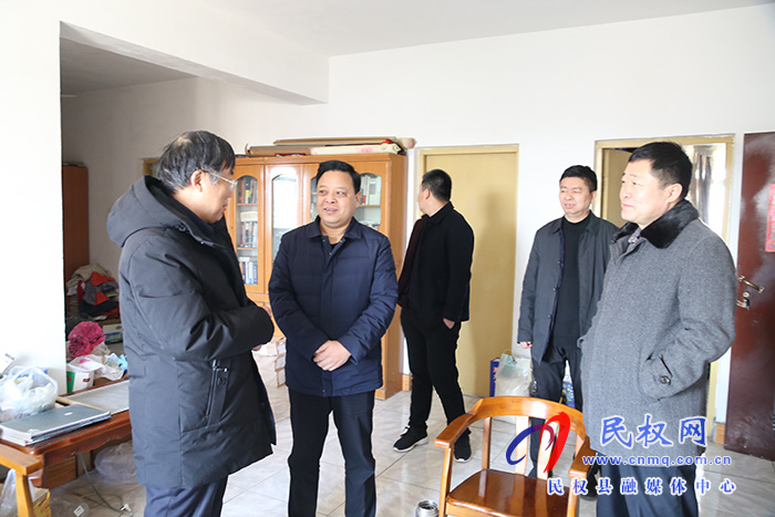 縣人大機(jī)關(guān)開(kāi)展春節(jié)前走訪慰問(wèn)老干部活動(dòng) 縣人大機(jī)關(guān)開(kāi)展春節(jié)前走訪慰問(wèn)老干部活動(dòng)