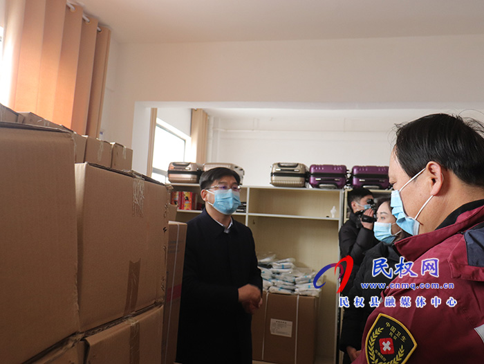 縣委副書記、縣長張團結(jié)調(diào)研新冠疫苗接種和防疫物資儲備情況并接種疫苗