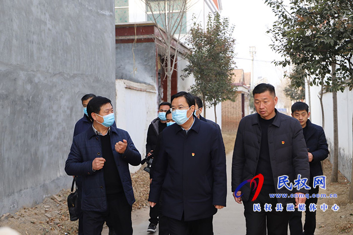 市人大常委會副主任、縣委書記姬脈常走訪慰問困難老黨員