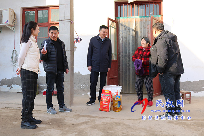 民權(quán)縣人社局開(kāi)展送愛(ài)心幫扶慰問(wèn)活動(dòng) 民權(quán)縣人社局開(kāi)展送愛(ài)心幫扶慰問(wèn)活動(dòng)