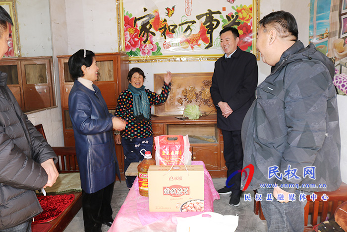 民權(quán)縣人社局開(kāi)展送愛(ài)心幫扶慰問(wèn)活動(dòng) 民權(quán)縣人社局開(kāi)展送愛(ài)心幫扶慰問(wèn)活動(dòng)