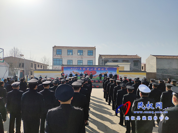 公安局聯(lián)合愛心企業(yè)開展獻(xiàn)愛心活動(dòng) 公安局聯(lián)合愛心企業(yè)開展獻(xiàn)愛心活動(dòng)
