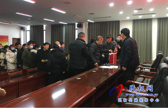 水利局開展“送溫暖、獻愛心”捐助活動