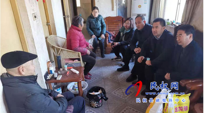 縣住建局節(jié)前慰問離退休老黨員、老干部