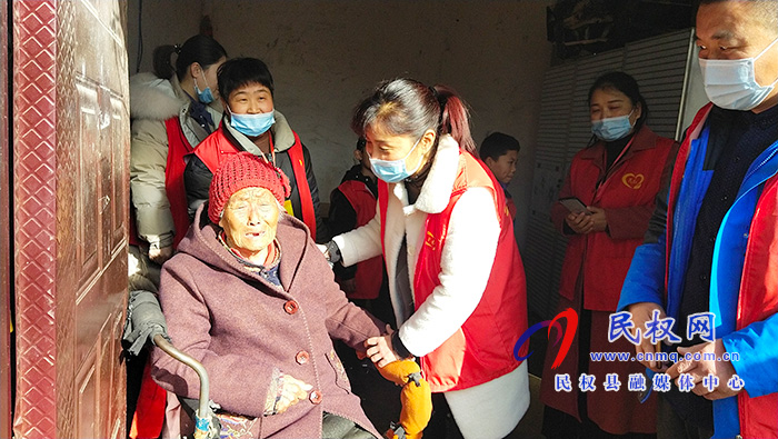 民權(quán)縣公益聯(lián)盟:舉行“捐岀一份愛心 奉獻(xiàn)一片真情”慰問活動(dòng) 民權(quán)縣公益聯(lián)盟:舉行“捐岀一份愛心 奉獻(xiàn)一片真情”慰問活動(dòng)